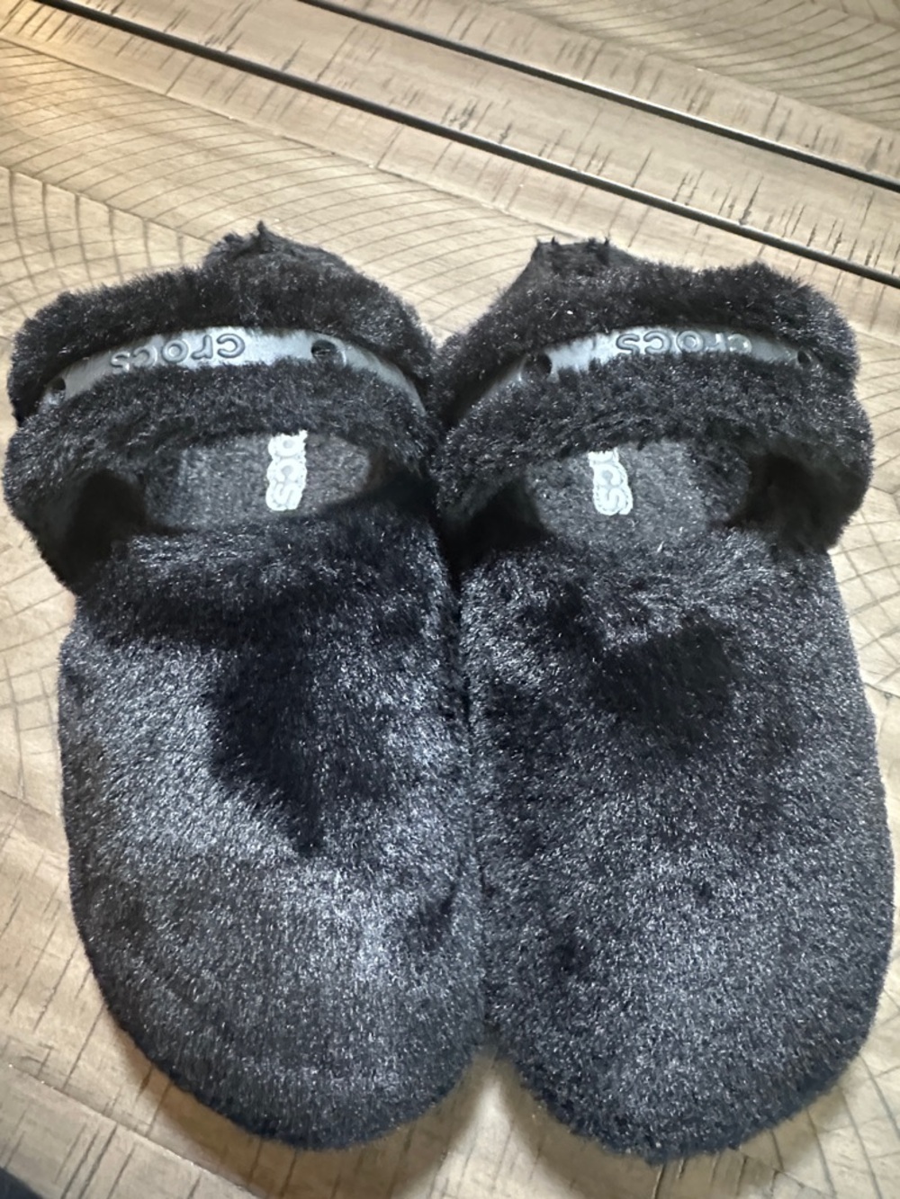 CROCS Classic Unfurgettable Clog Black Plush Fuzz Lined Clog - Picture 16 of 16